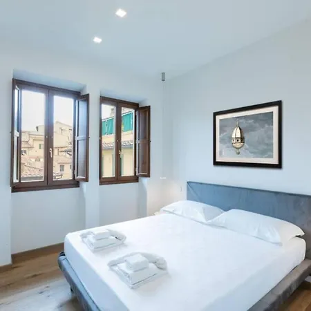 Ponte Vecchio Luxury Flat *